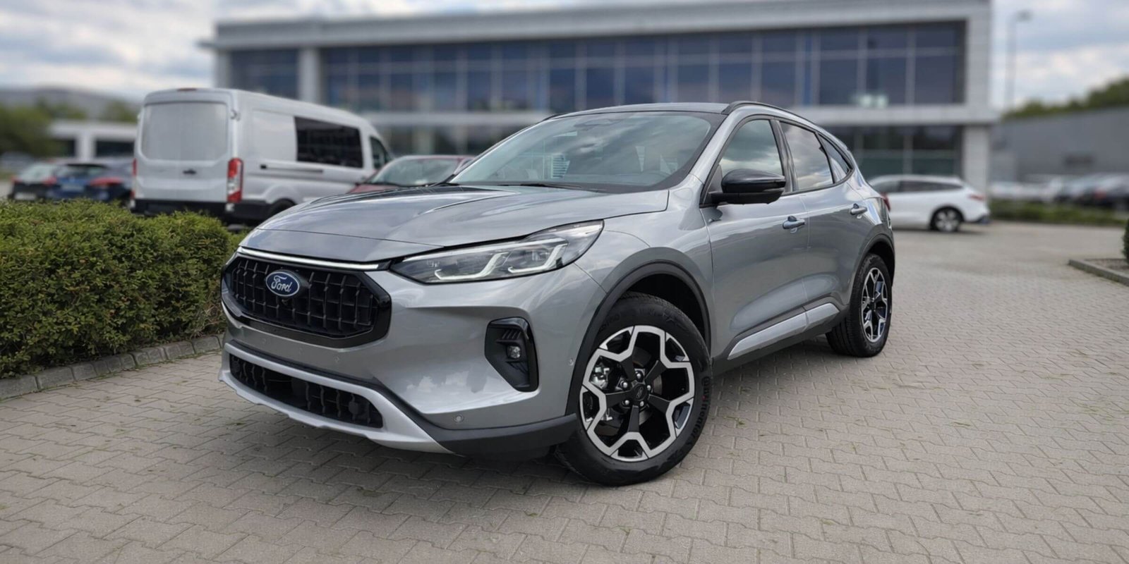 Ford Kuga 2.5 FHEV 180 KM – zdjęcie 1