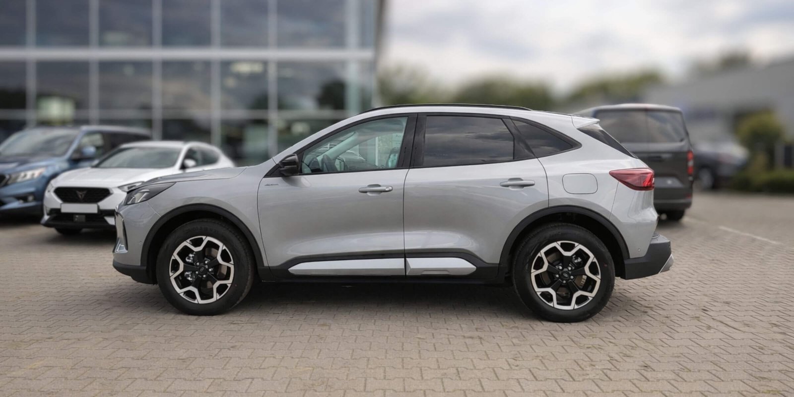 Ford Kuga 2.5 FHEV 180 KM – zdjęcie 2