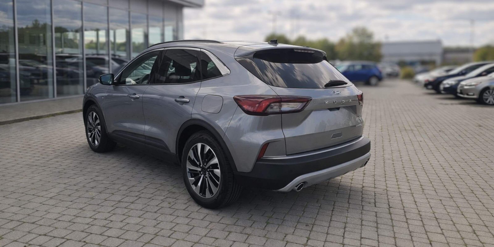 Ford Kuga 2.5 180KM FHEV ECVT TITANIUM – zdjęcie 2