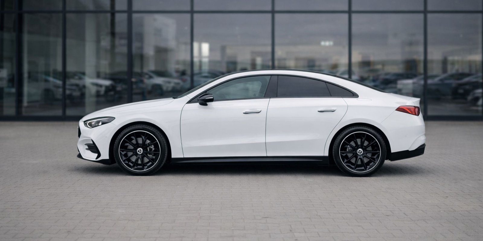 Mercedes-Benz CLA 200 AMG Line – zdjęcie 2