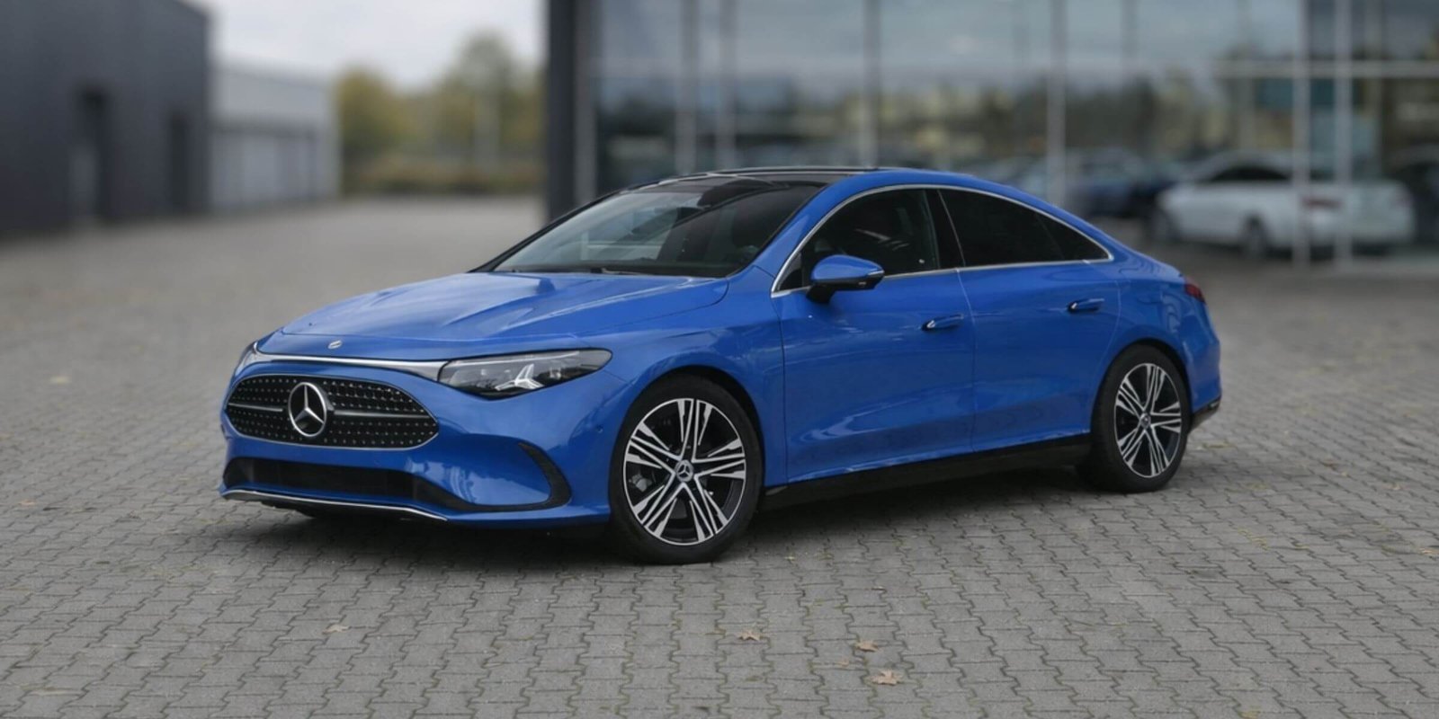 Mercedes-Benz CLA 200 Linia AMG – zdjęcie 1