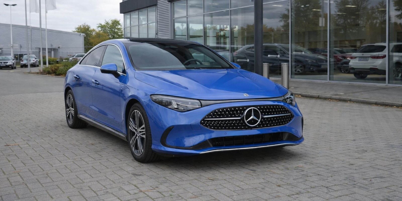 Mercedes-Benz CLA 200 Linia AMG – zdjęcie 4