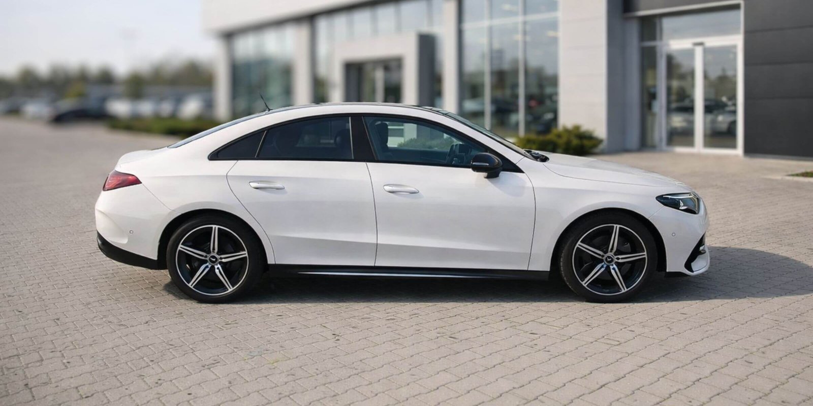 Mercedes-Benz CLA 200 Linia AMG – zdjęcie 3