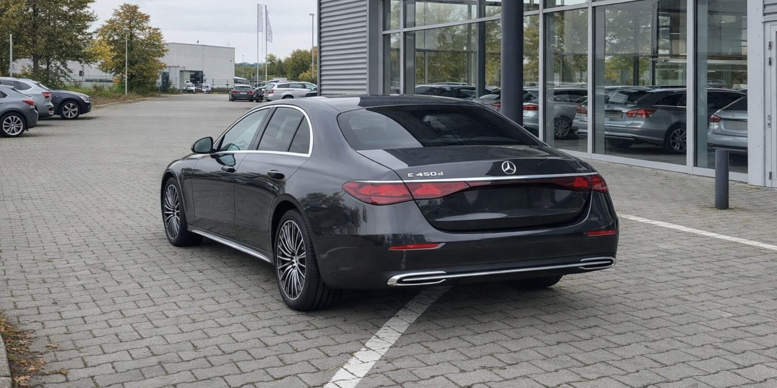 Mercedes-Benz E-Klasa 220d AMG Line – zdjęcie 2