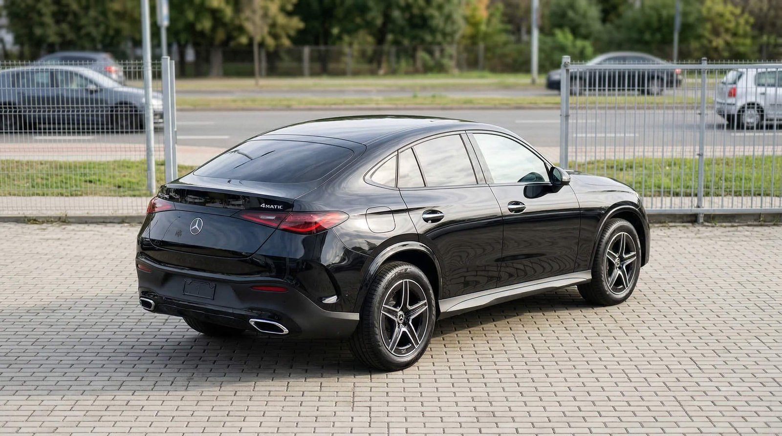 Mercedes-Benz GLC 220 d 4MATIC Coupé – zdjęcie 3
