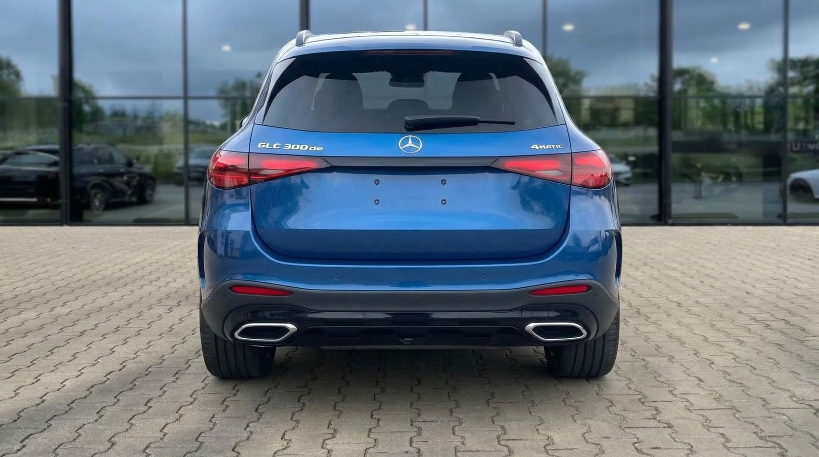 Mercedes-Benz GLC 300 SUV AMG Line – zdjęcie 4