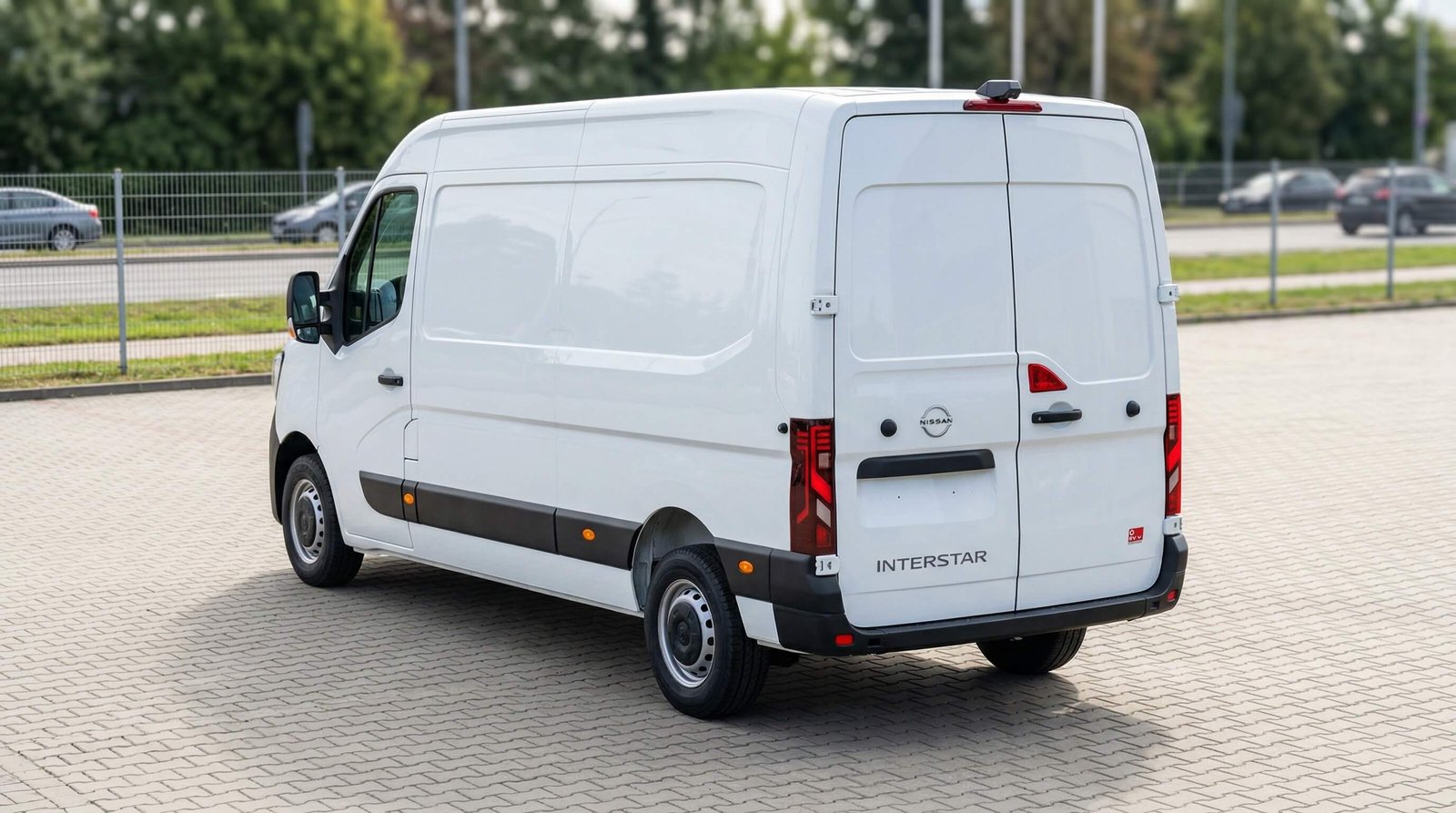 Nissan Interstar Furgon L3H2 3-os. – zdjęcie 3