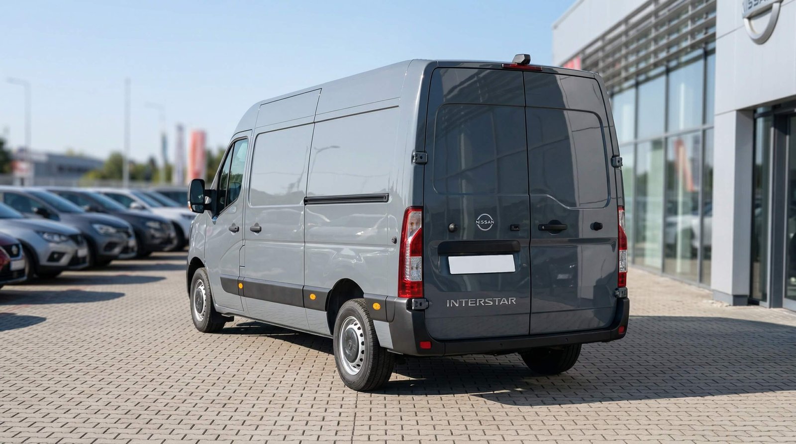Nissan Interstar Furgon L3H2 3-os. – zdjęcie 2