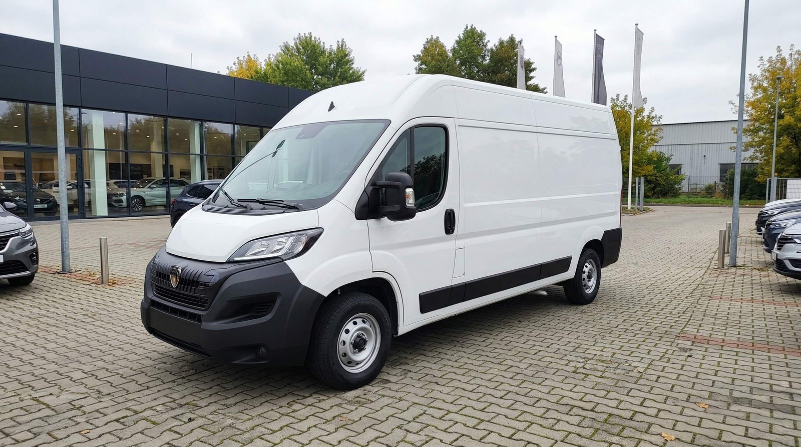 Peugeot Boxer 2.2 180KM L4H3 AT8 Furgon – zdjęcie 1