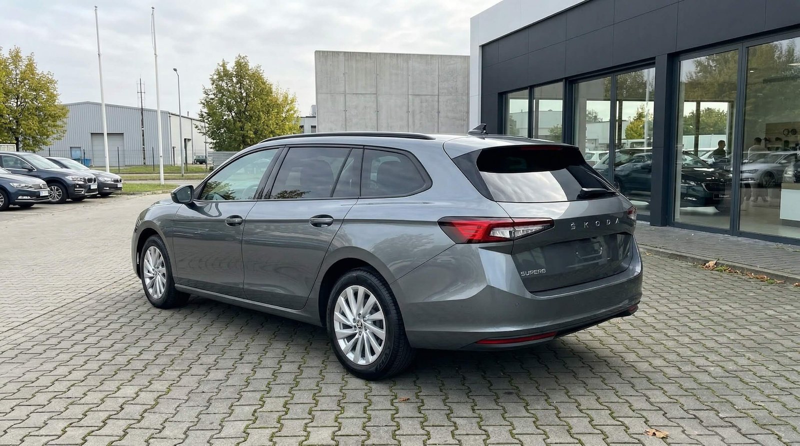 Skoda Superb 2.0 193KM Combi – zdjęcie 2