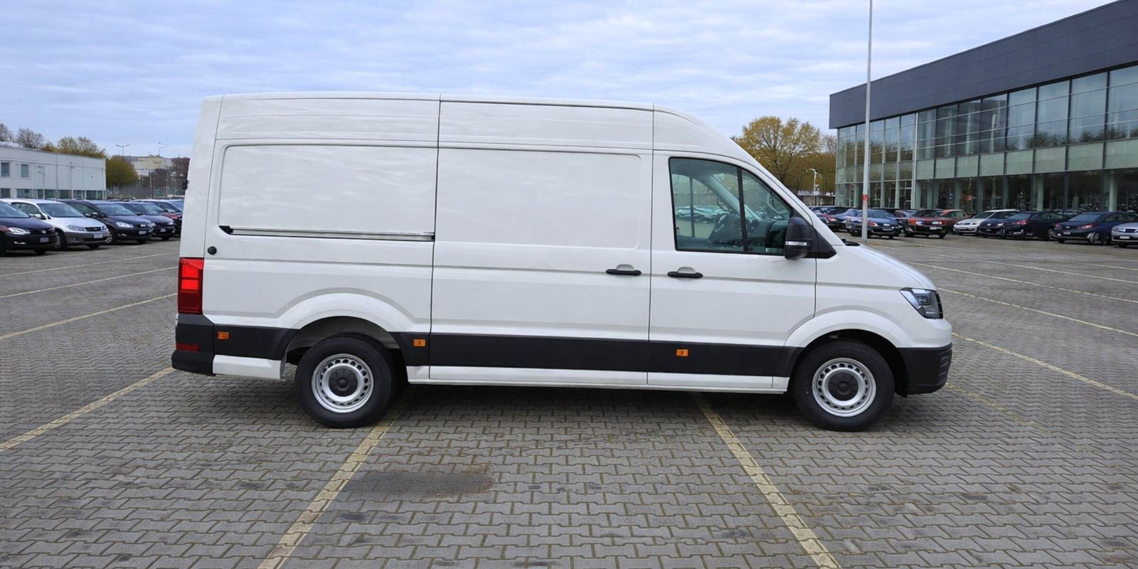 Volkswagen Crafter Furgon L3H3 – zdjęcie 4