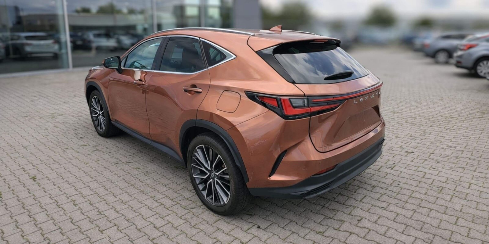 Lexus NX 350h Omotenashi – zdjęcie 4