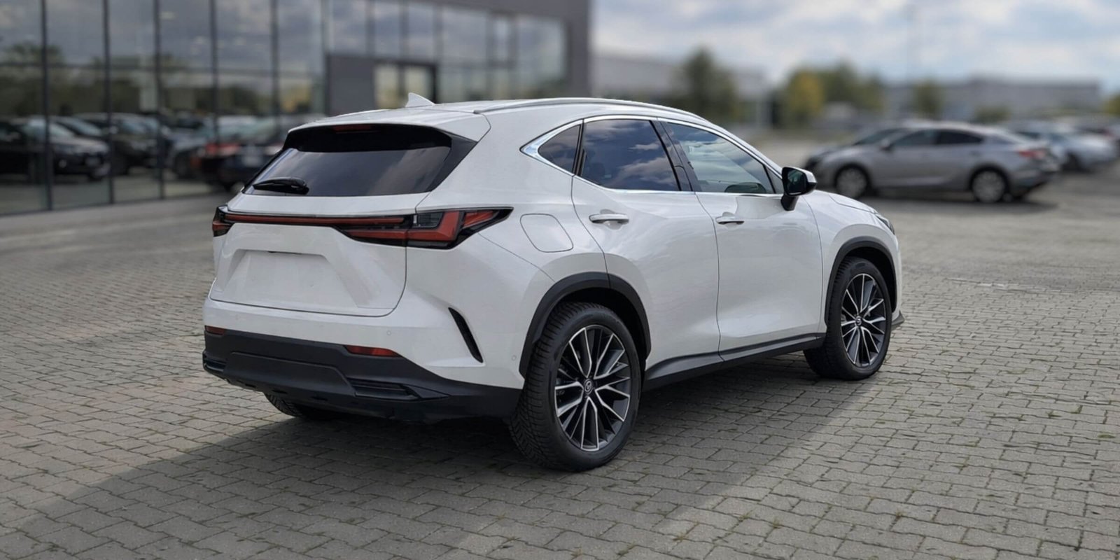 Lexus NX 350h Omotenashi – zdjęcie 2