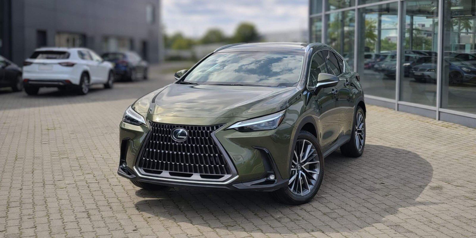 Lexus NX 450h Omotenashi – zdjęcie 1
