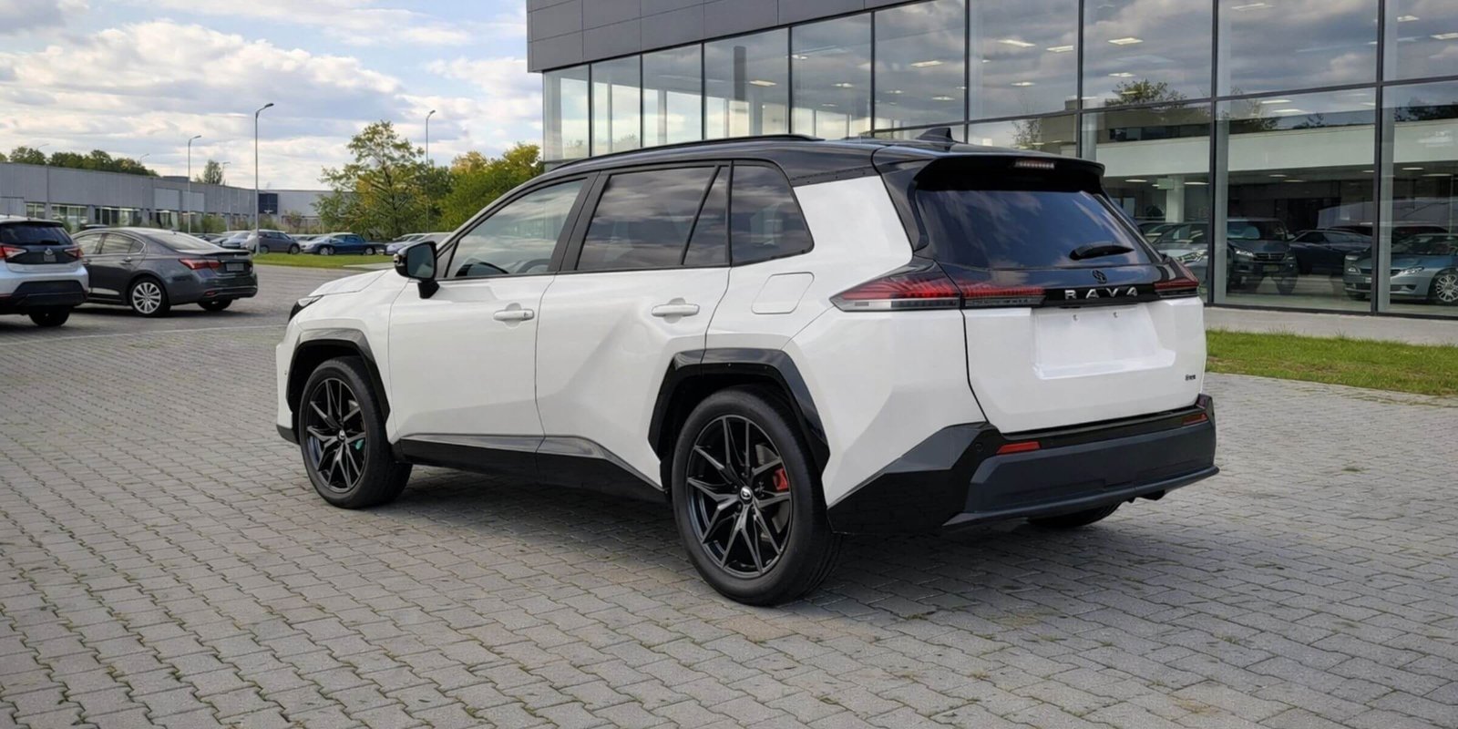 Toyota RAV4 2.5 Hybrid 194 KM 4x4 – zdjęcie 4